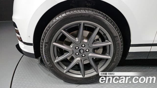 Land Rover Range Rover Velar 2022 — ფოტო 5/20