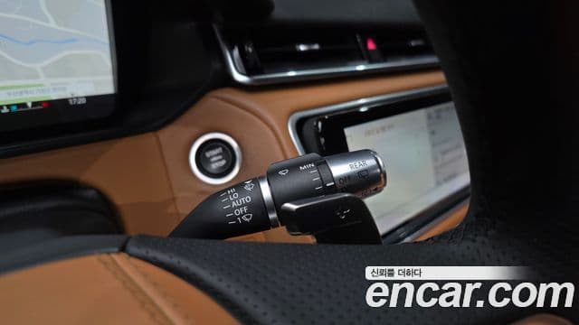 Land Rover Range Rover Velar 2022 — ფოტო 18/20
