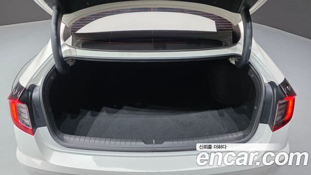 Hyundai Sonata Hybrid 2019 — ფოტო 32/33
