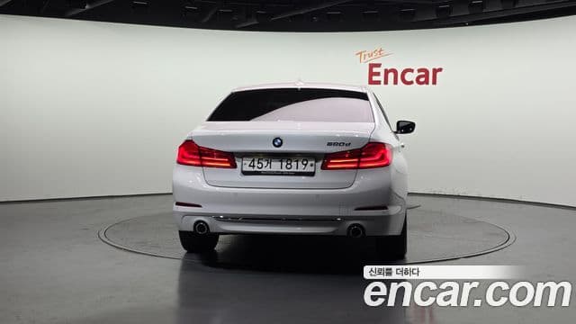 BMW 5 Series 2019 — ფოტო 4/20