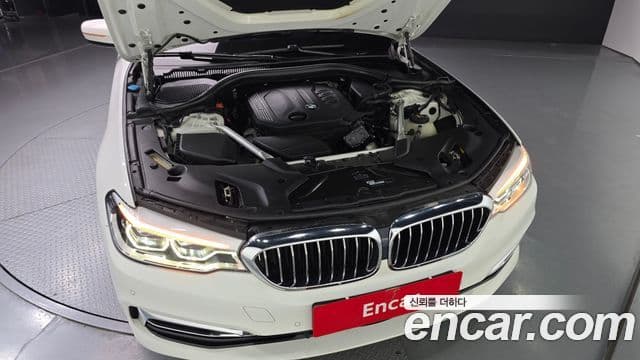 BMW 5 Series 2019 — ფოტო 6/20