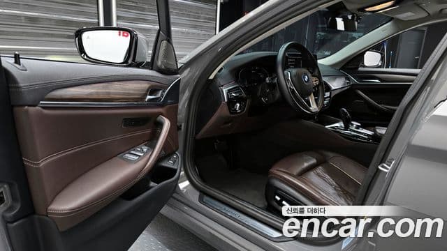 BMW 5 Series 2022 — Şəkil 10/20