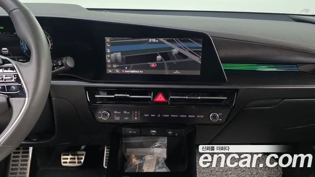 Kia Niro 2022 — ფოტო 14/20