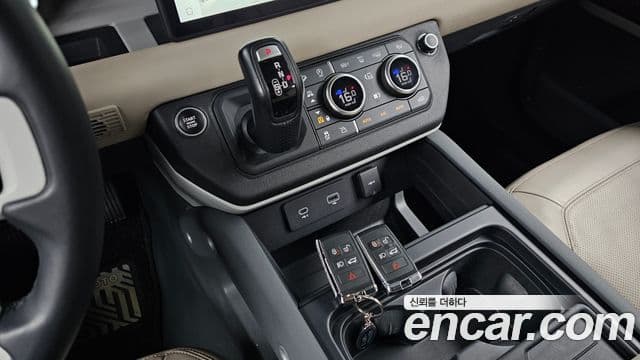 Land Rover Defender 2022 — Фото 9/20