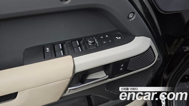 Land Rover Defender 2022 — Photo 14/31