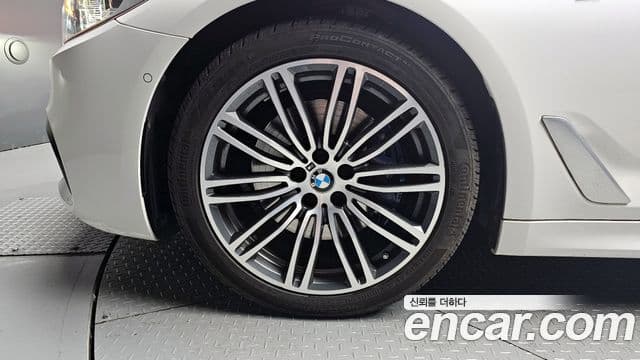 BMW 5 Series 2020 — фото 5 из 20