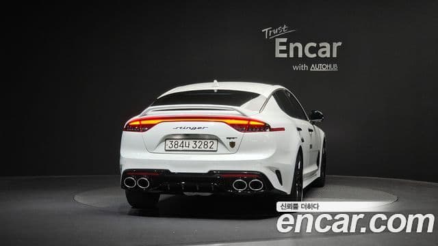 Kia Stinger 2022 — ფოტო 4/20