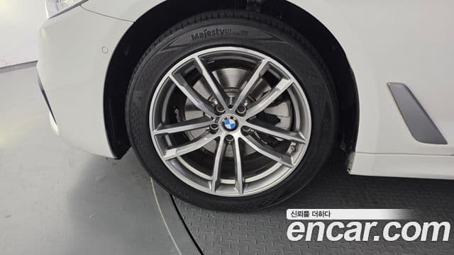 BMW 5 Series 2018 — Şəkil 5/20