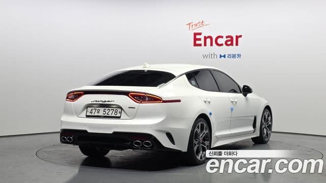 Kia Stinger 2018 — ფოტო 2/20