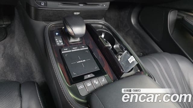 Lexus LS500 2021 — Şəkil 9/20