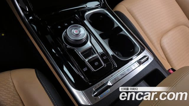 Kia Carnival 2021 — фото 9 из 20