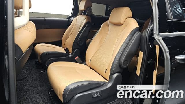 Kia Carnival 2023 — фото 11 из 20
