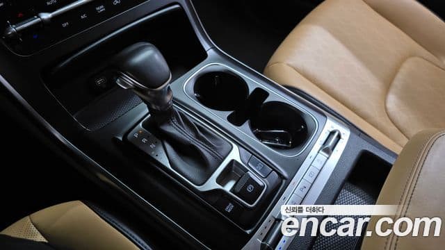 Kia Carnival 2020 — фото 9 из 20