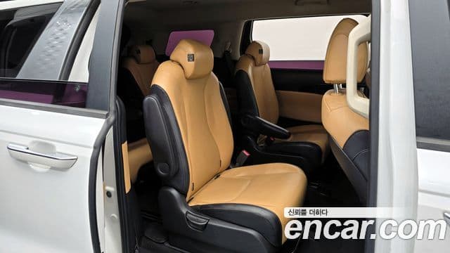 Kia Carnival 2020 — фото 11 из 20