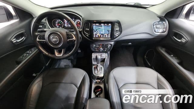 Jeep Compass 2021 — ფოტო 7/20