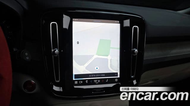 Volvo XC40 2023 — ფოტო 13/20