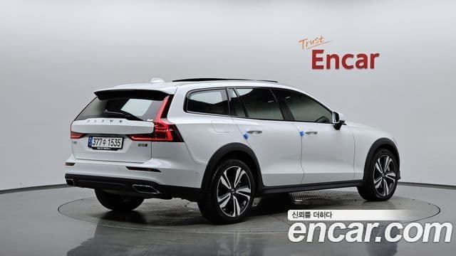 Volvo V60 Cross Country 2021 — Şəkil 2/20