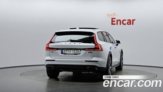 Volvo V60 Cross Country 2021 — Şəkil 4/20