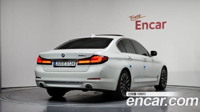 BMW 5 Series 2018 — фото 1 из 20