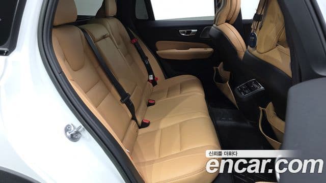 Volvo V60 Cross Country 2023 — фото 11 из 20
