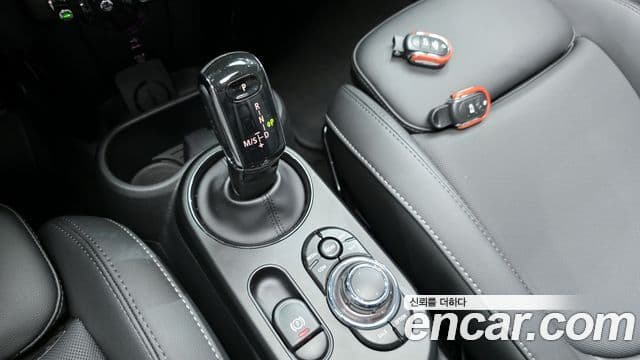 Mini Cooper S 2021 — фото 8 из 20