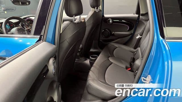 Mini Cooper S 2021 — фото 12 из 20