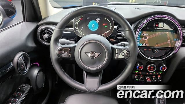 Mini Cooper S 2021 — фото 13 из 20