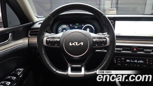 Kia K5 2022 — ფოტო 13/20
