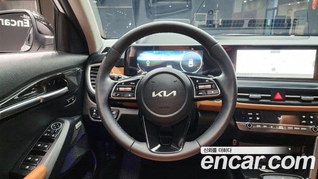 Kia Seltos 2023 — ფოტო 14/20