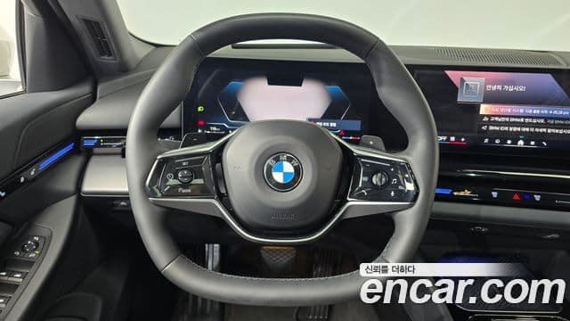 BMW 5 Series 2023 — фото 12 из 20