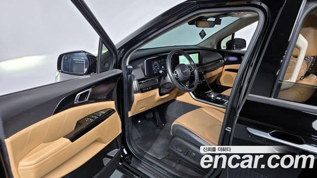 Kia Carnival 2023 — фото 10 из 20