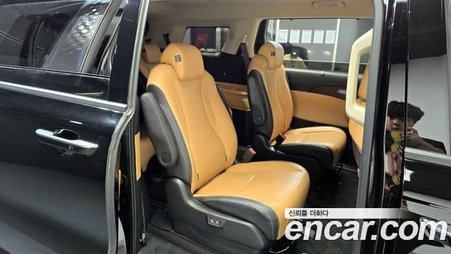 Kia Carnival 2023 — фото 11 из 20
