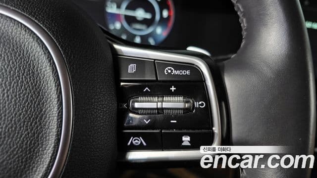 Kia Carnival 2023 — фото 16 из 20