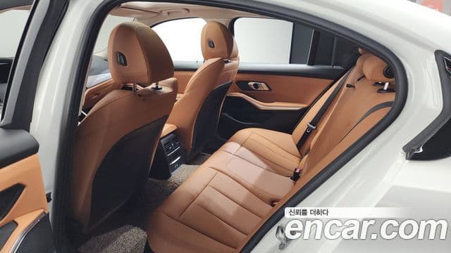 BMW 3 Series 2025 — фото 11 из 20