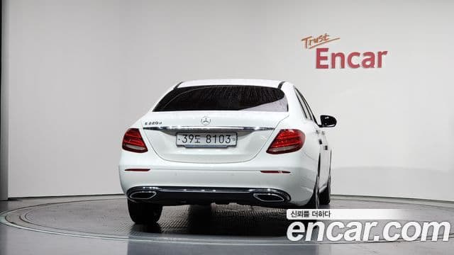 Mercedes-Benz E-Class 2018 — ფოტო 4/20