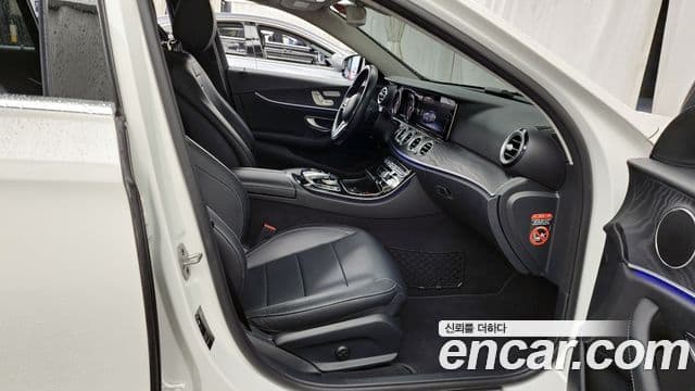 Mercedes-Benz E-Class 2018 — фото 11 из 20