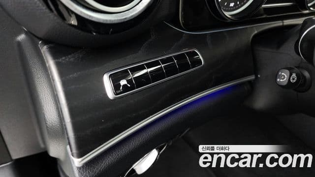 Mercedes-Benz E-Class 2018 — ფოტო 16/20