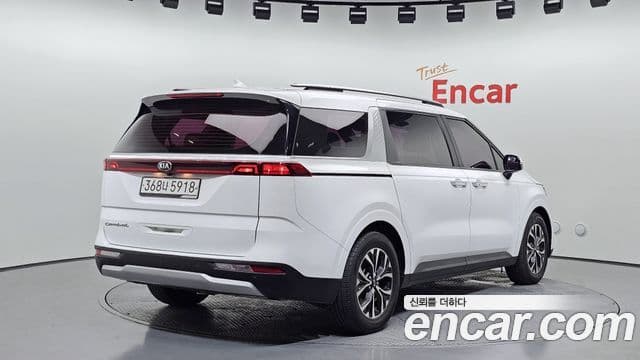 Kia Carnival 2021 — фото 2 из 20