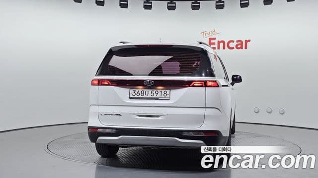 Kia Carnival 2021 — фото 4 из 20
