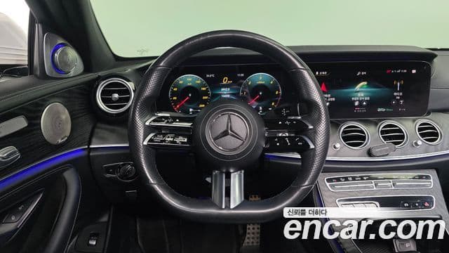 Mercedes-Benz E-Class 2021 — фото 12 из 20