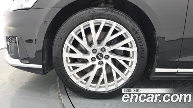 Audi A8 2021 — ფოტო 4/20