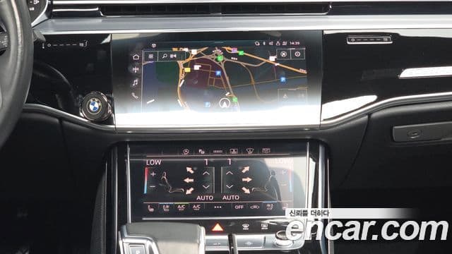 Audi A8 2021 — фото 13 из 20