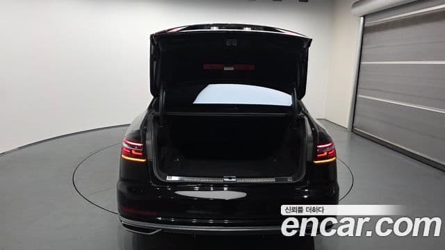 Audi A8 2021 — ფოტო 19/20