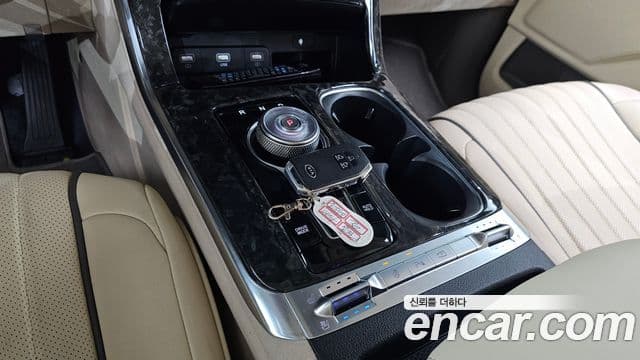 Kia Carnival 2021 — ფოტო 9/20