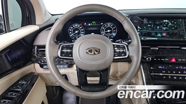 Kia Carnival 2021 — ფოტო 13/20
