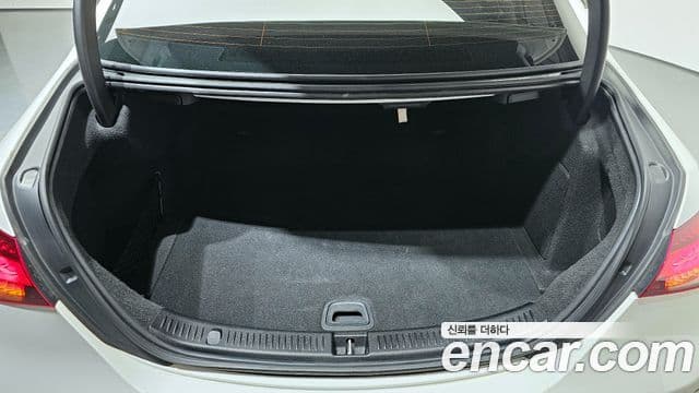 Mercedes-Benz E-Class 2022 — Photo 1/32