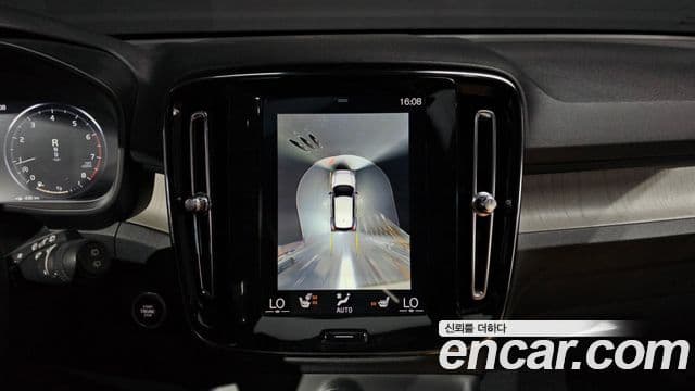 Volvo XC40 2020 — ფოტო 15/20