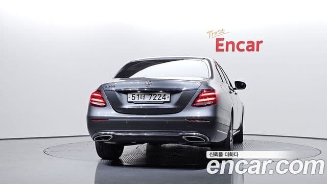 Mercedes-Benz E-Class 2018 — ფოტო 4/20