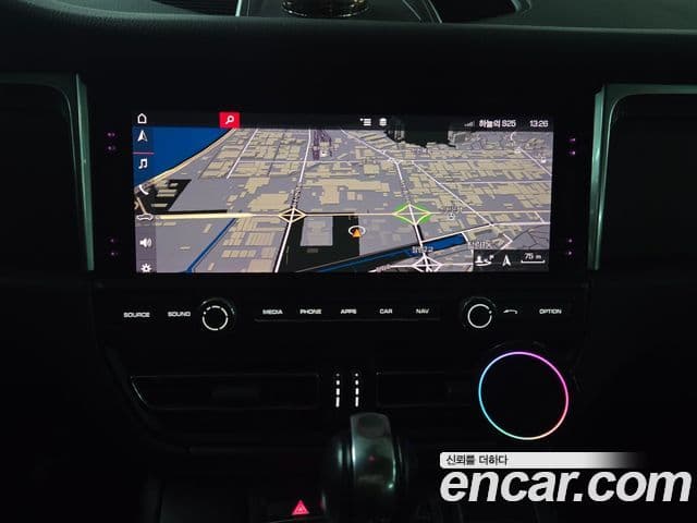 Porsche Macan 2019 — ფოტო 9/19