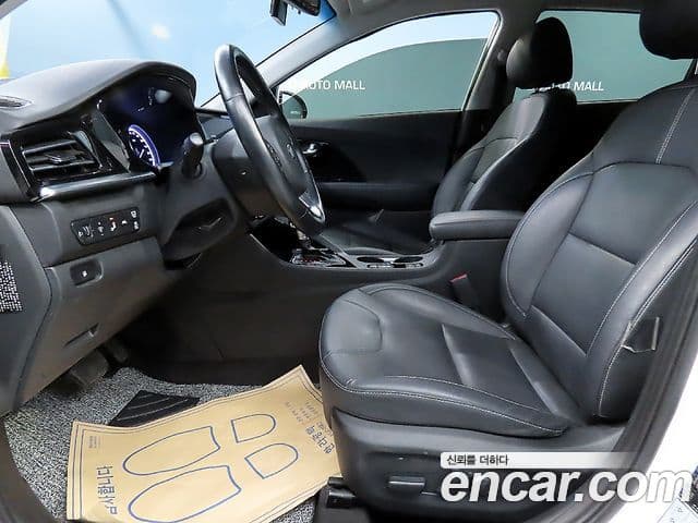 Kia Niro 2021 — ფოტო 14/20